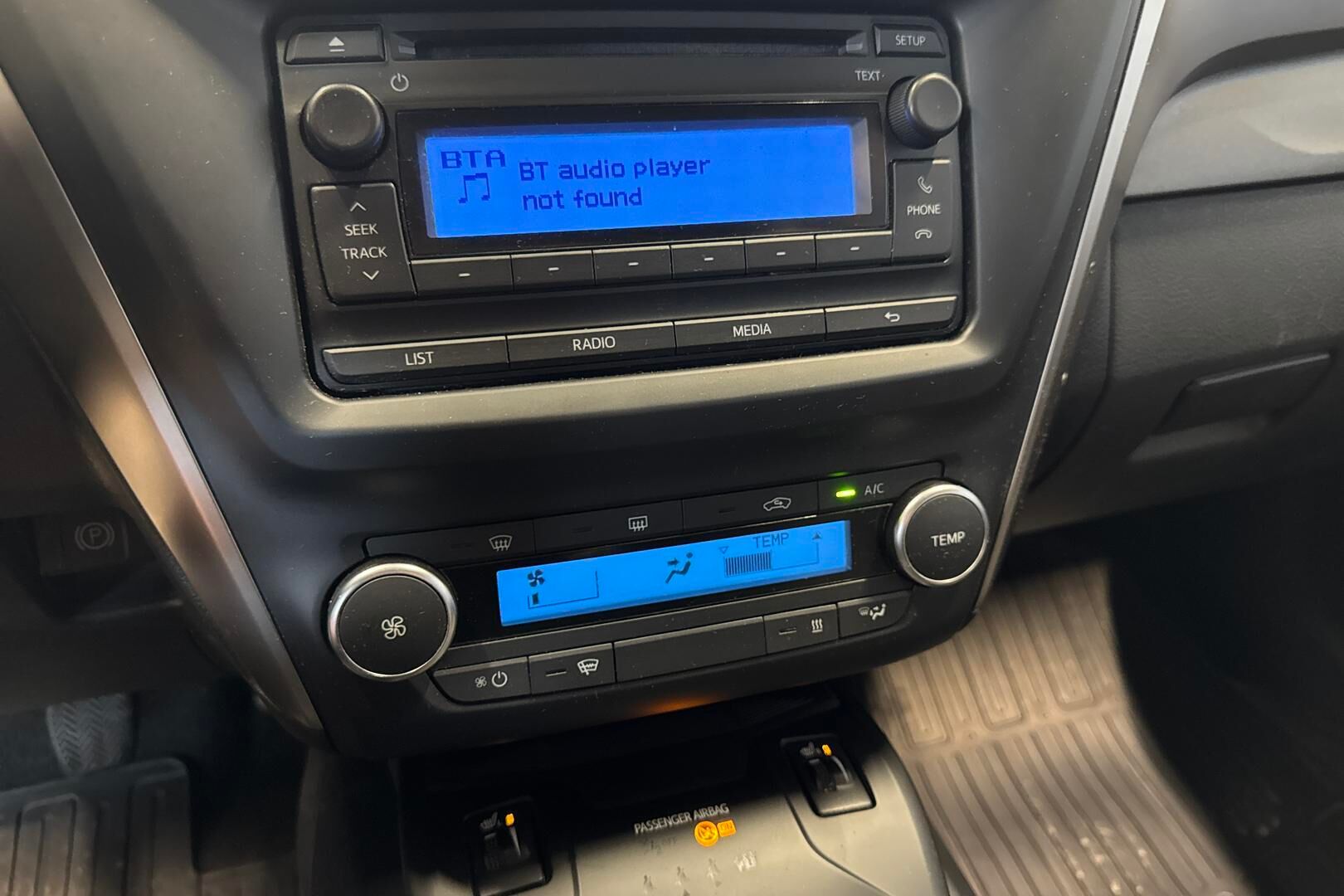 Toyota Avensis iso kuva 7