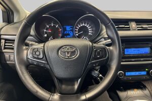 Toyota Avensis esikatselu 8