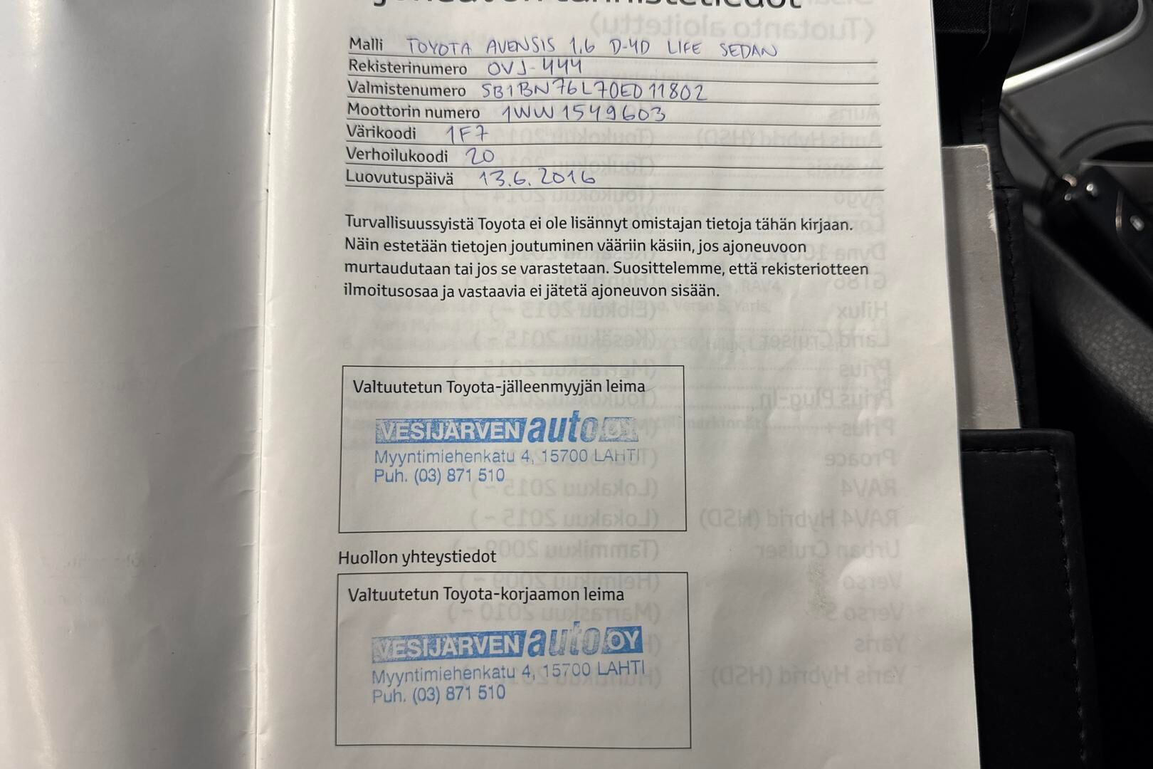 Toyota Avensis iso kuva 18