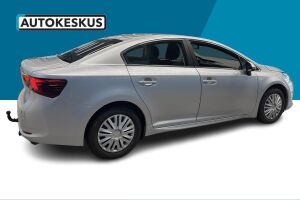 Toyota Avensis esikatselu 16