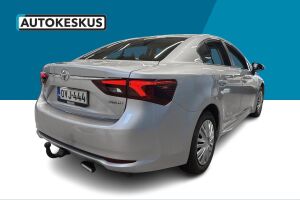 Toyota Avensis esikatselu 6