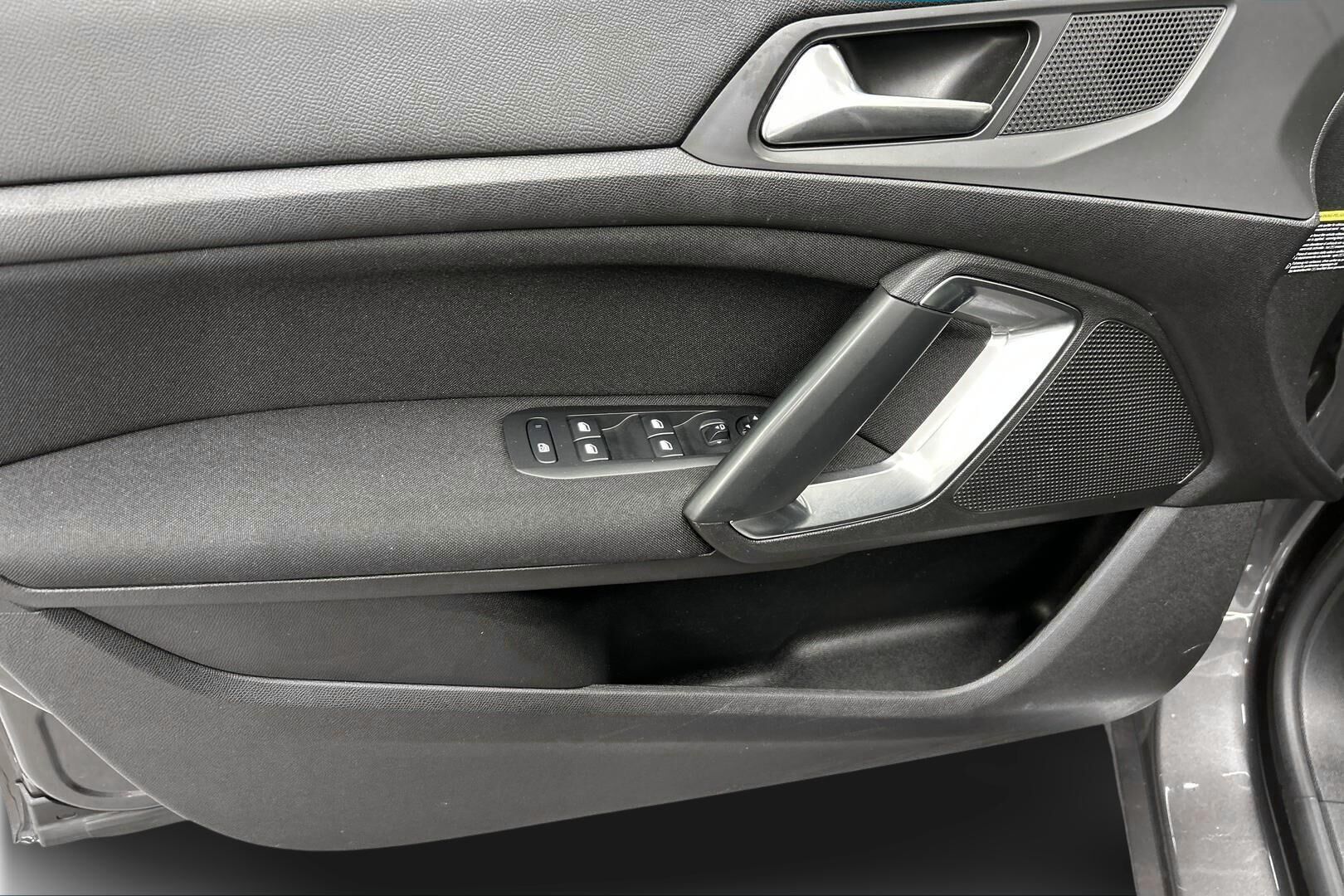 Peugeot 308 iso kuva 14