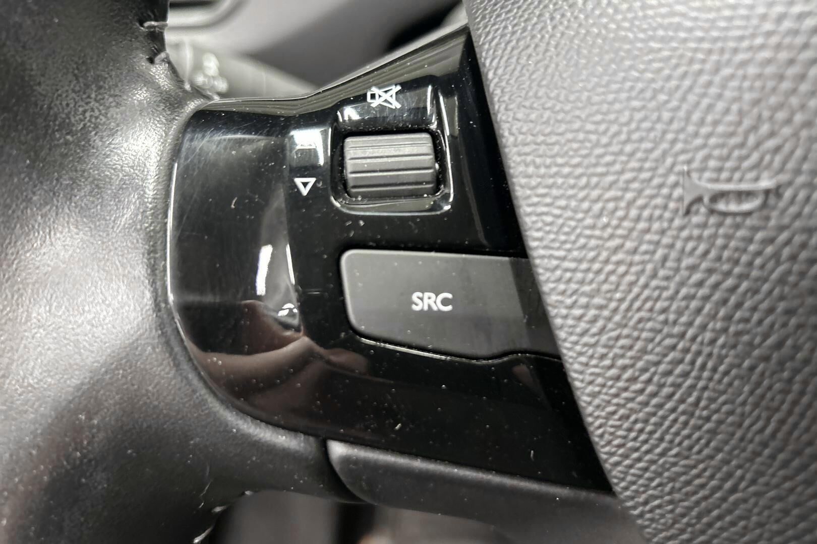 Peugeot 308 iso kuva 15