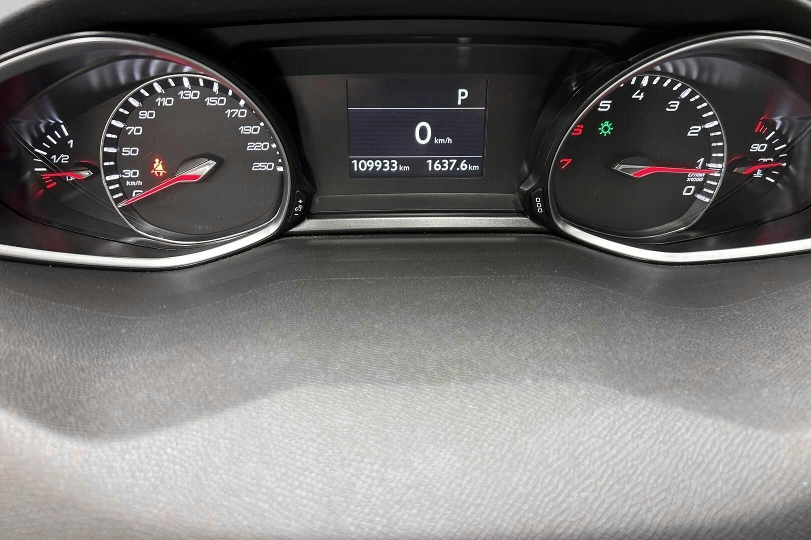 Peugeot 308 iso kuva 17