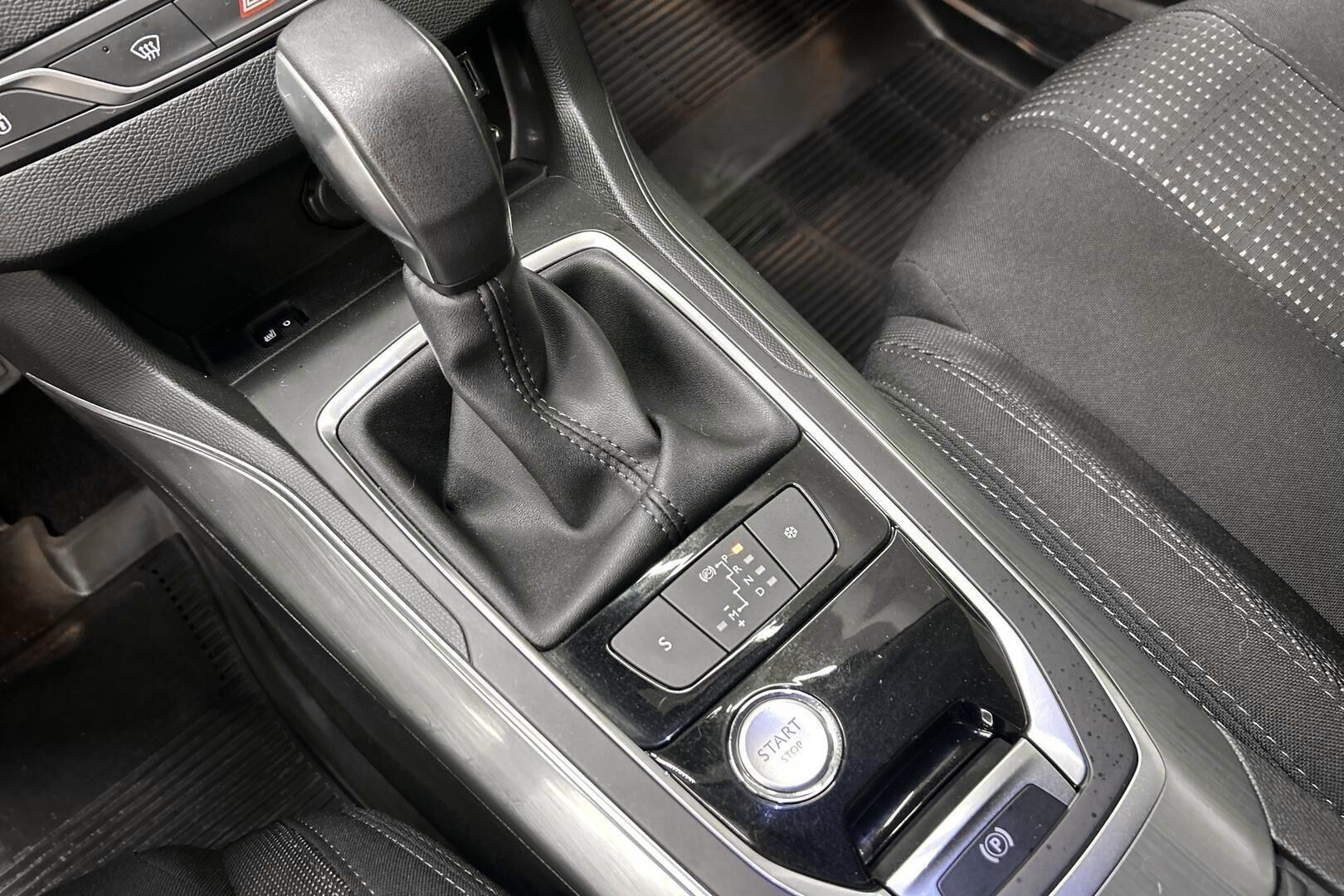 Peugeot 308 iso kuva 22