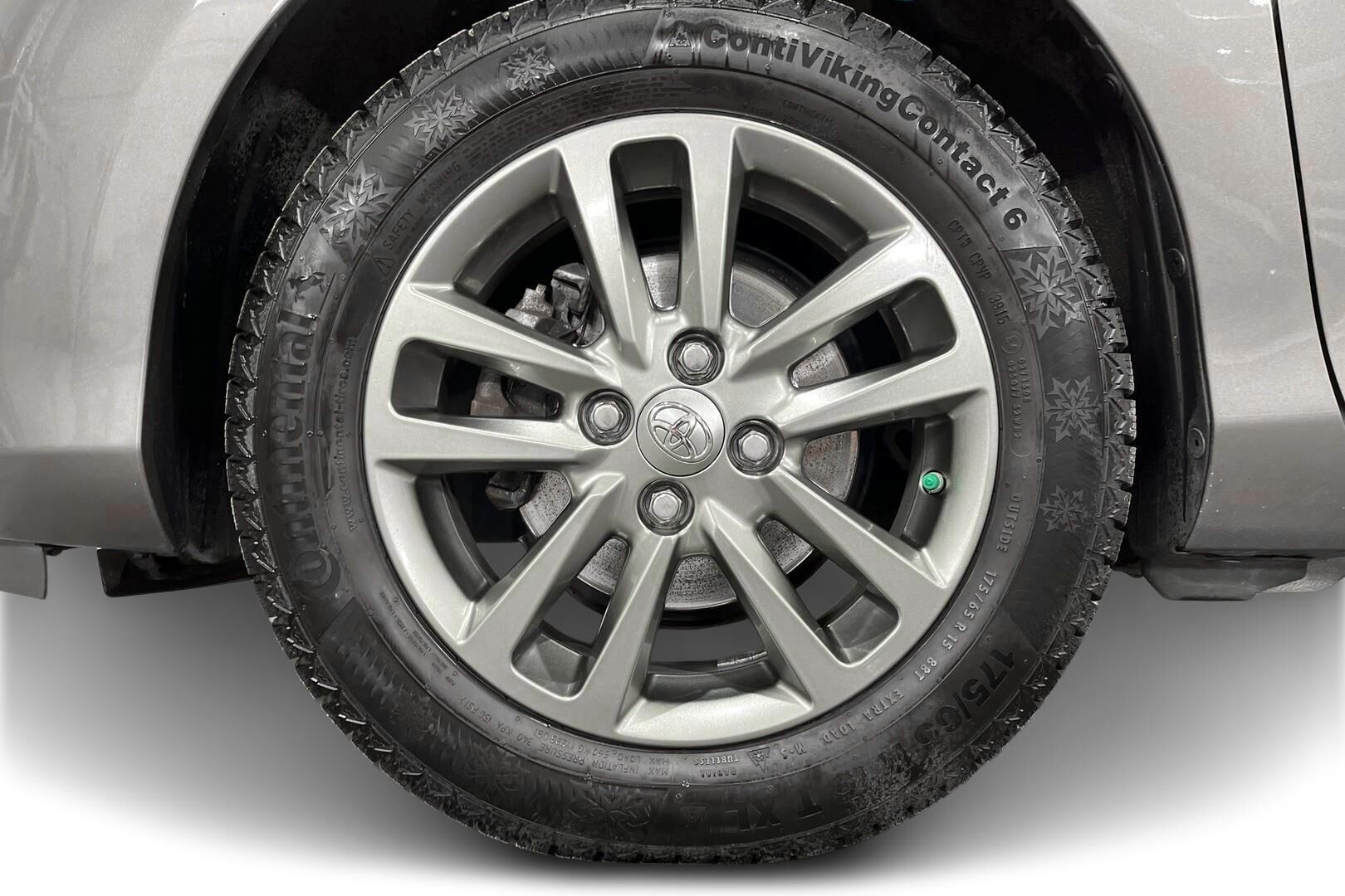 TOYOTA YARIS iso kuva 8