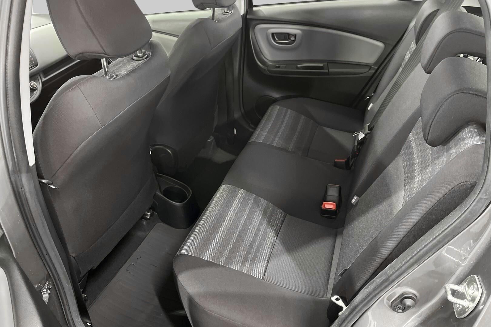 TOYOTA YARIS iso kuva 6