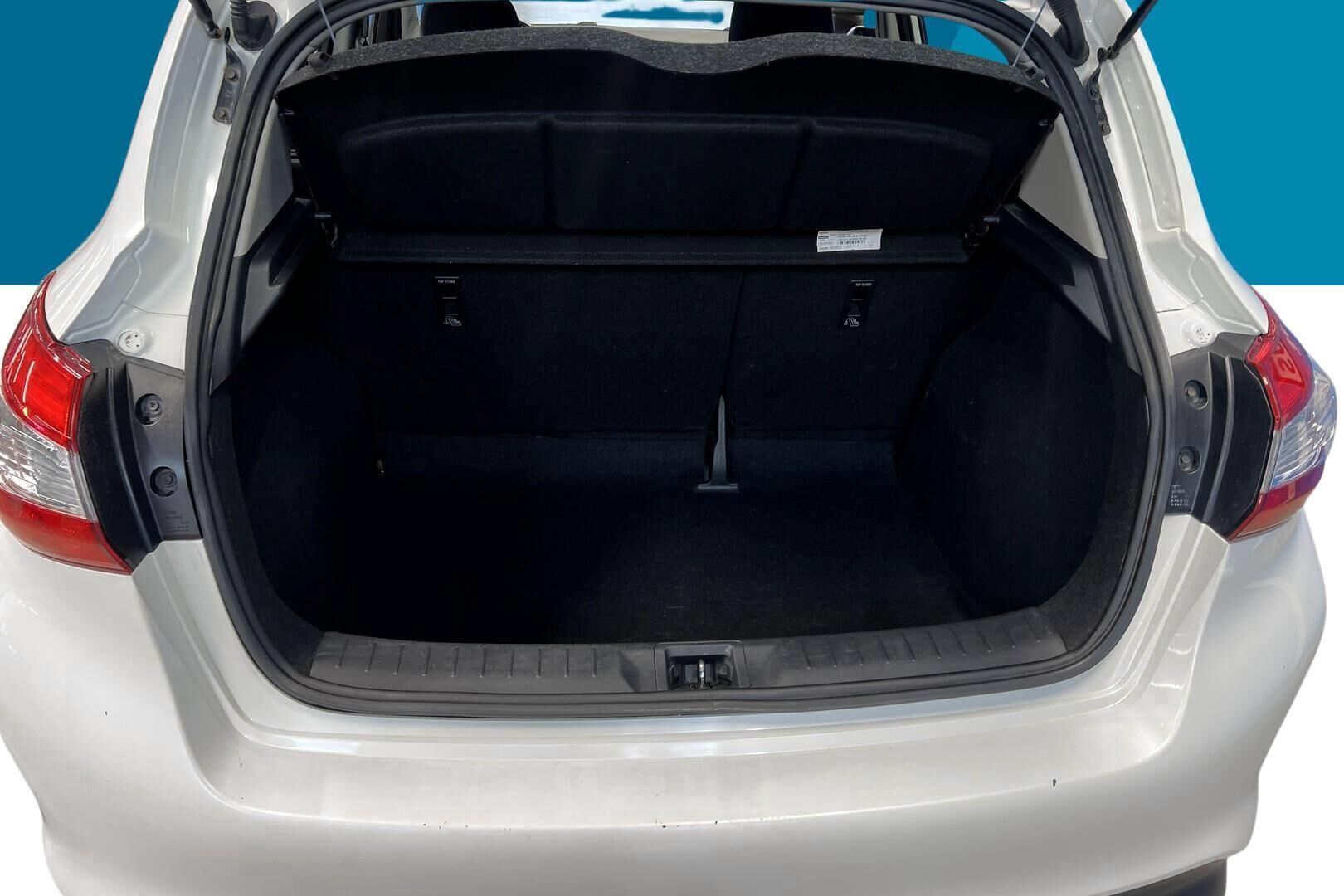 Nissan Pulsar iso kuva 12