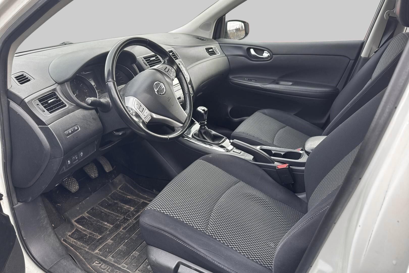 Nissan Pulsar iso kuva 2