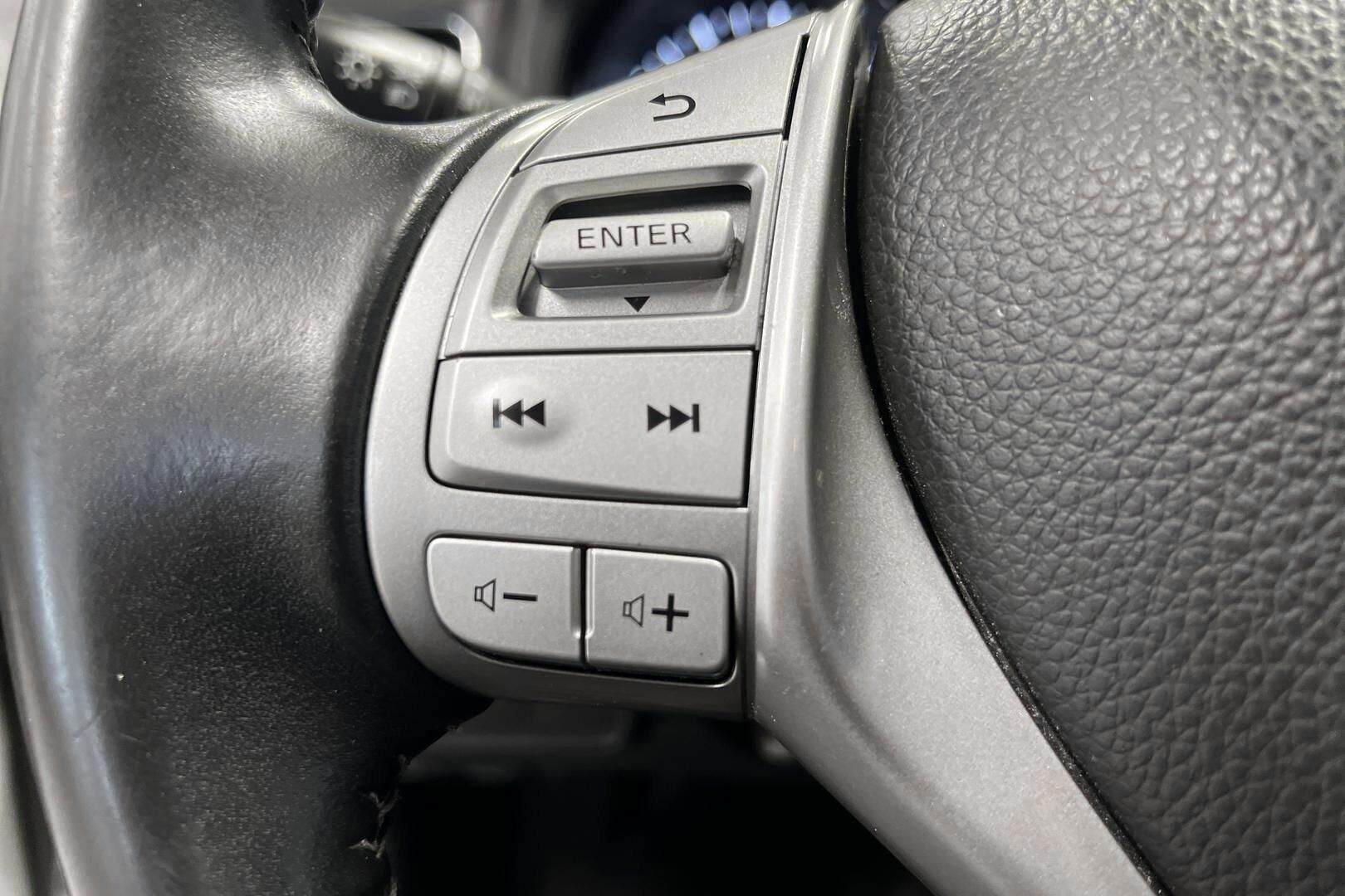 Nissan Pulsar iso kuva 25