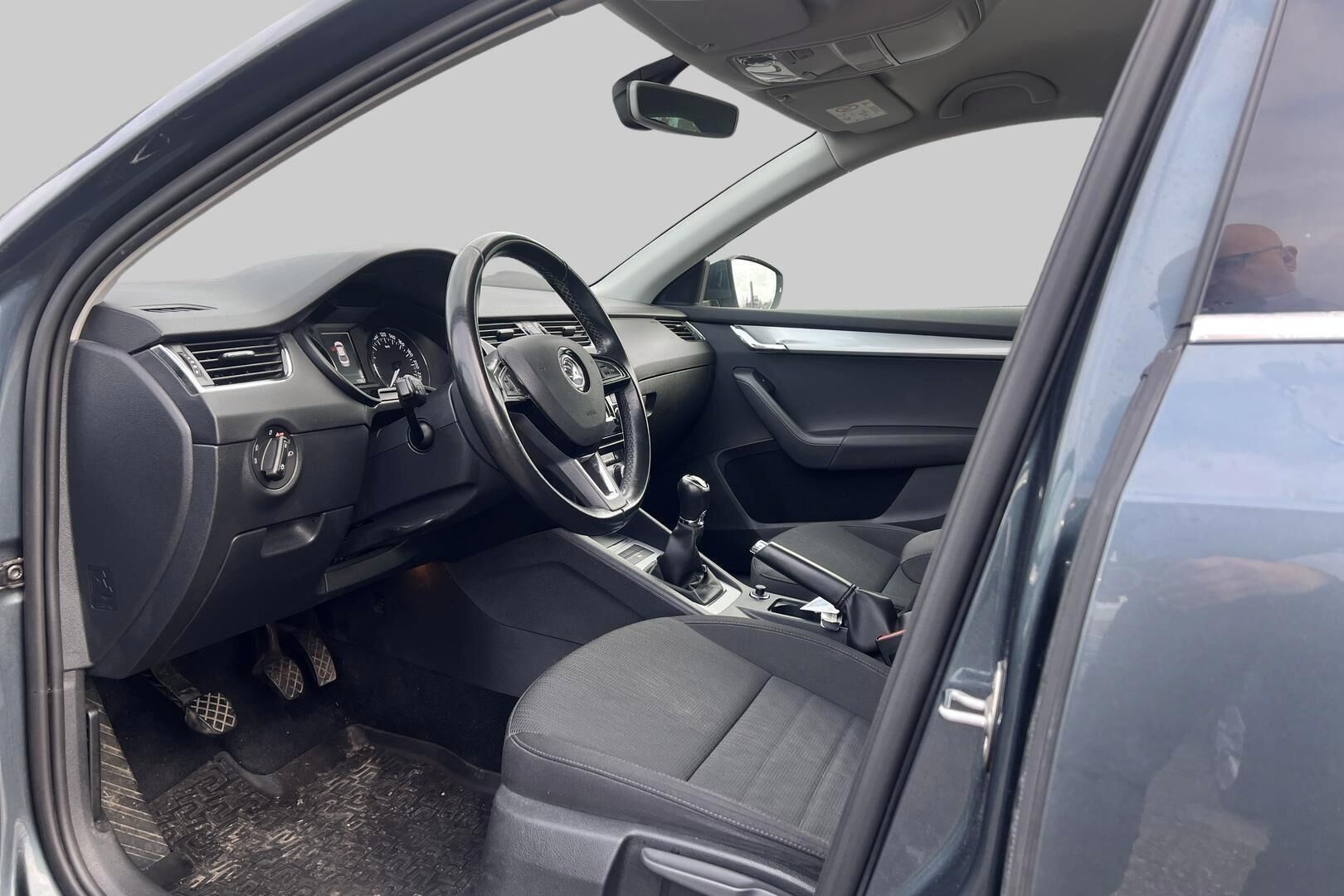 Skoda Octavia iso kuva 2