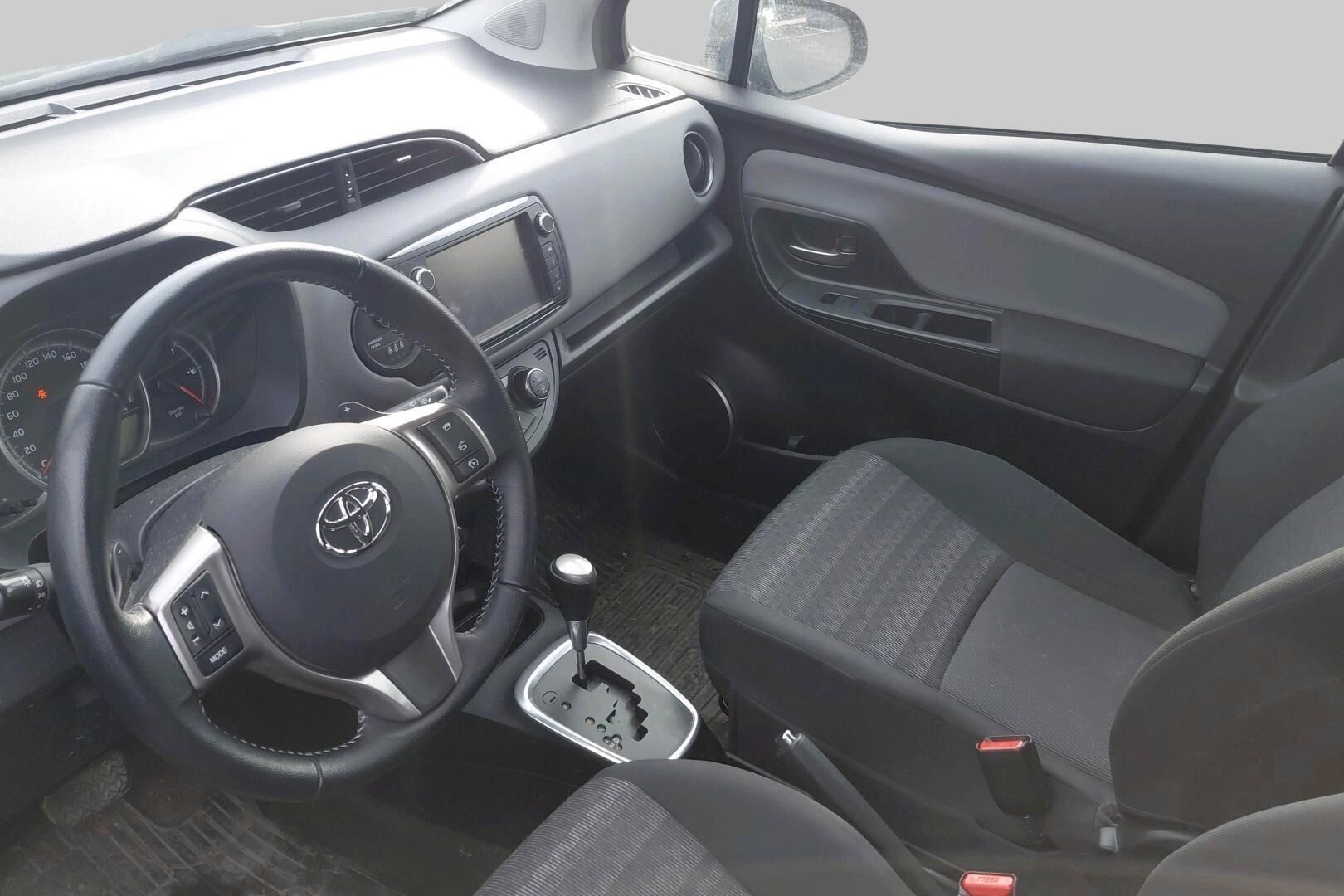 Toyota Yaris iso kuva 1