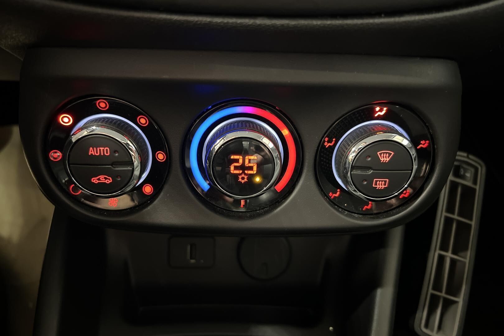 Opel Corsa iso kuva 14