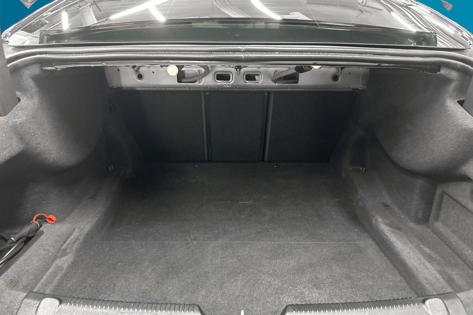 Jaguar XE iso kuva 11