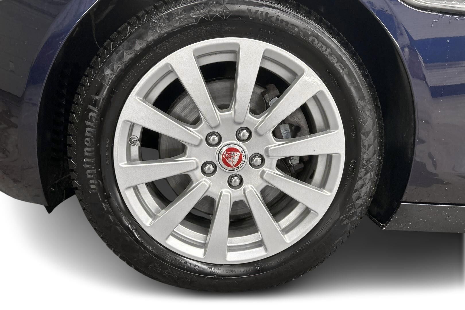 Jaguar XE iso kuva 12