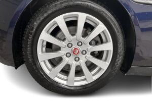 Jaguar XE esikatselu 12