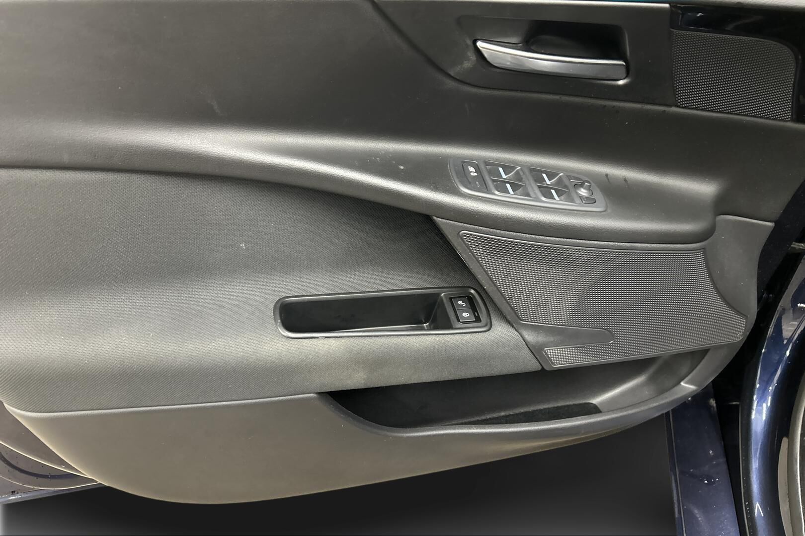 Jaguar XE iso kuva 22