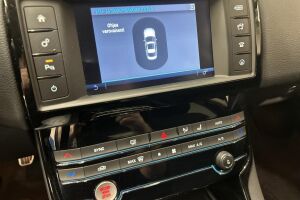 Jaguar XE esikatselu 18