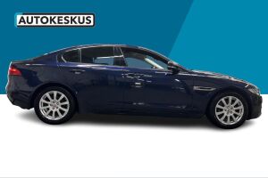 Jaguar XE esikatselu 4