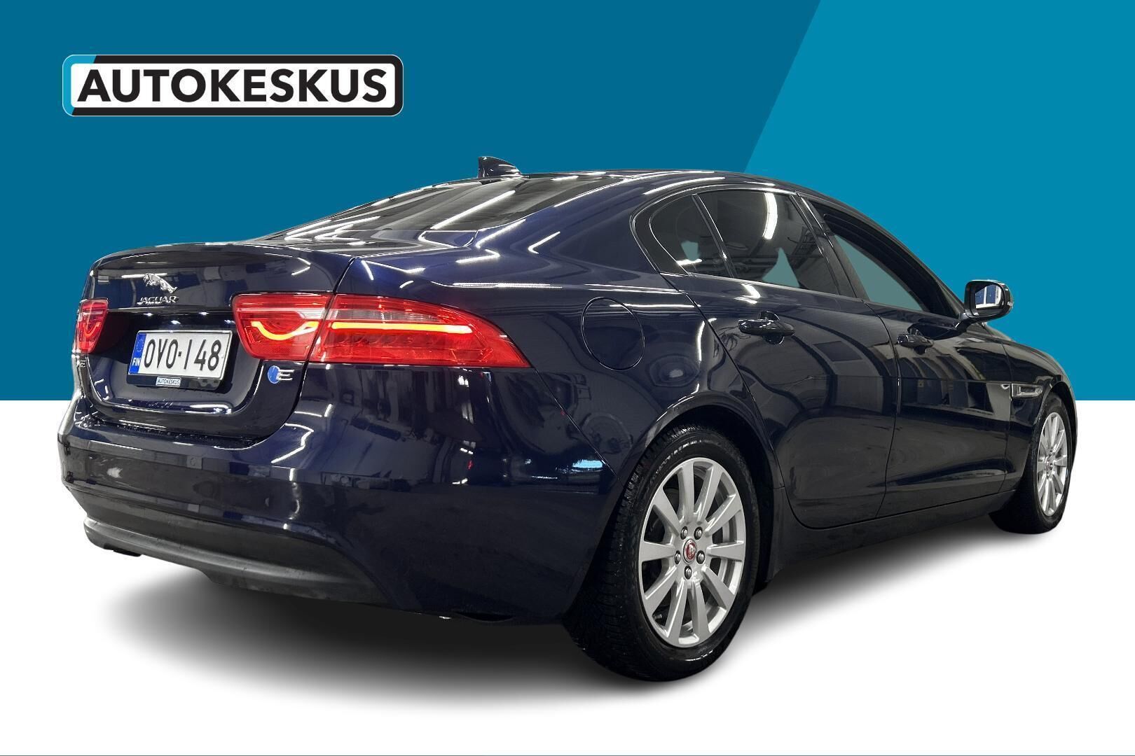 Jaguar XE iso kuva 5