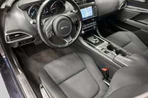 Jaguar XE esikatselu 9