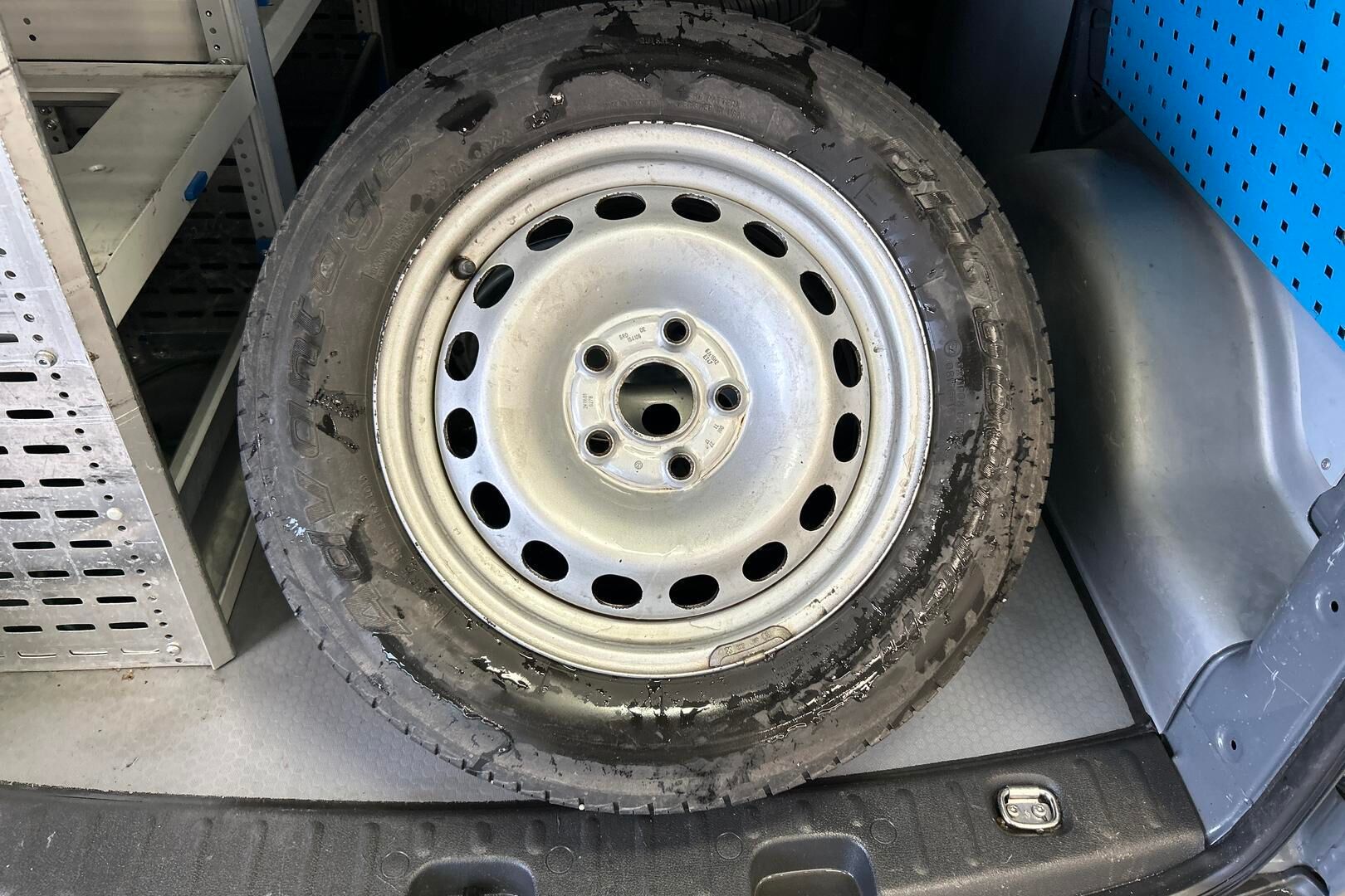 Volkswagen Caddy iso kuva 13