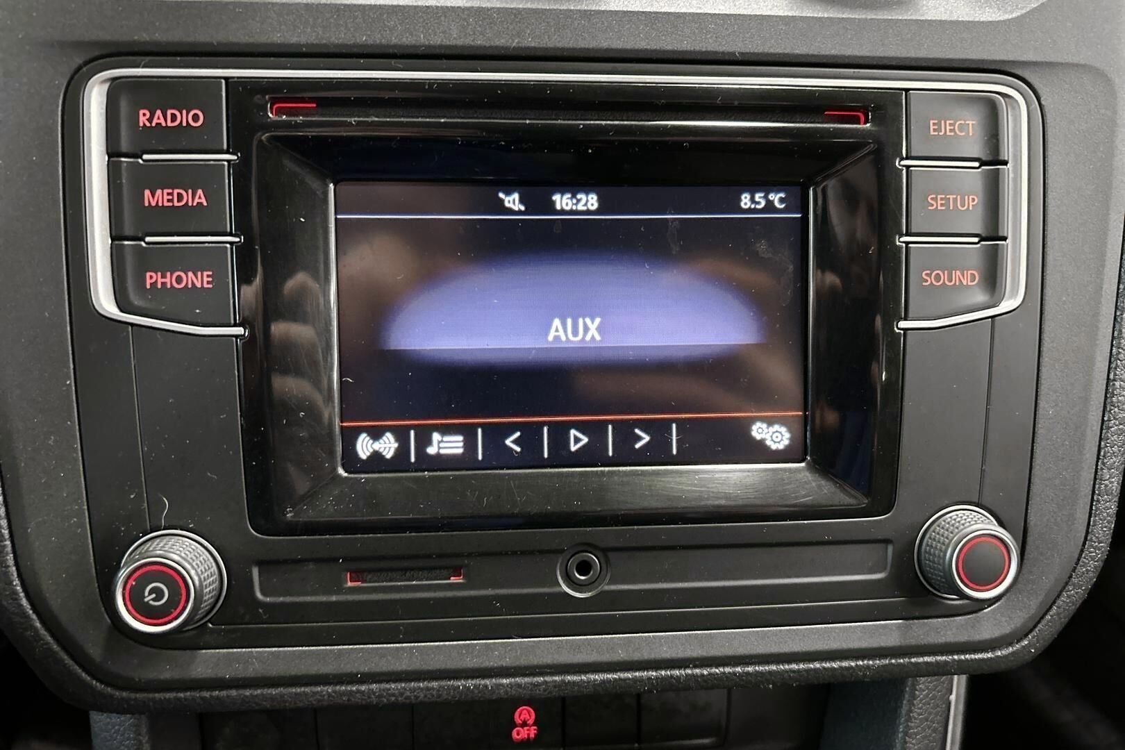 Volkswagen Caddy iso kuva 16