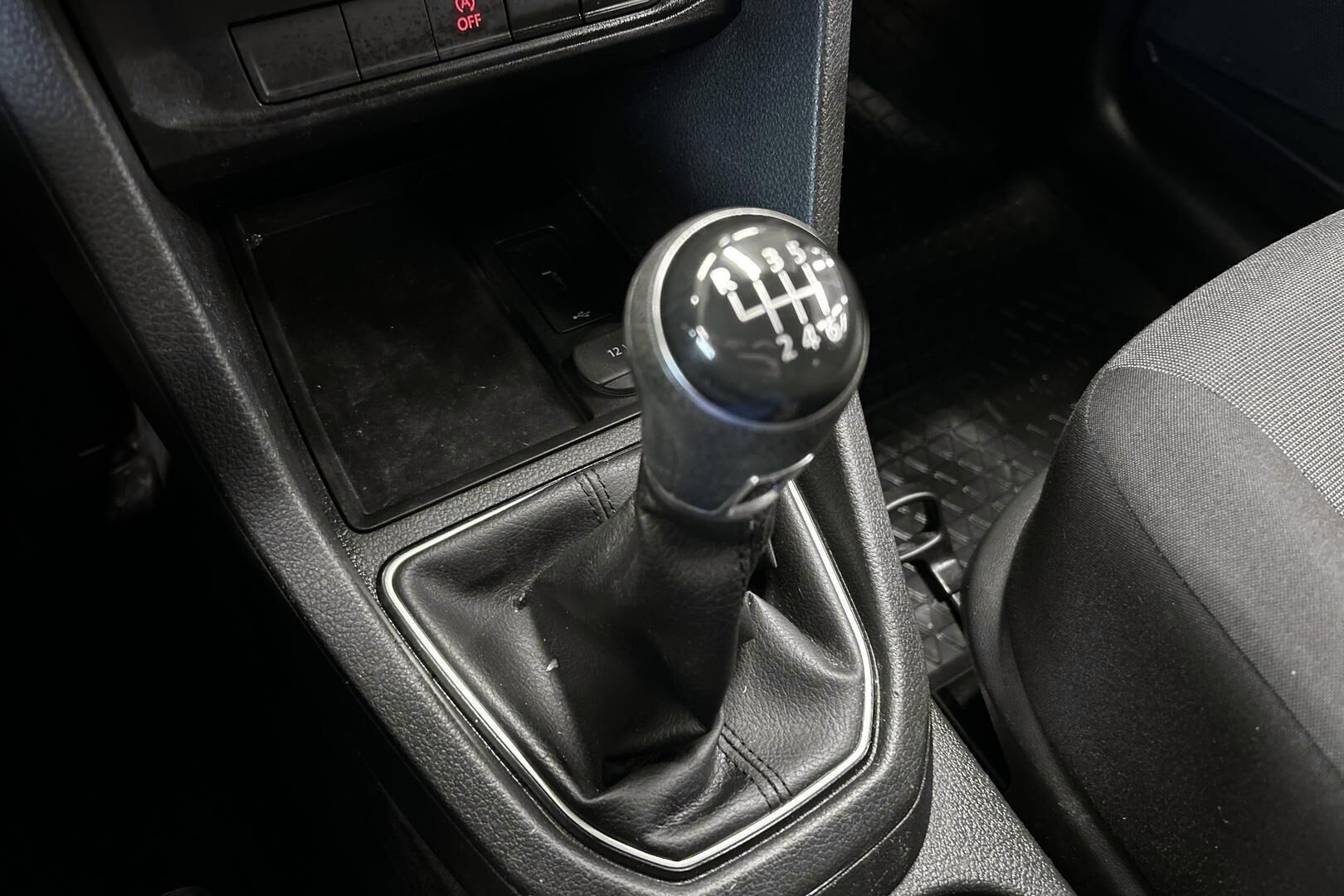 Volkswagen Caddy iso kuva 18