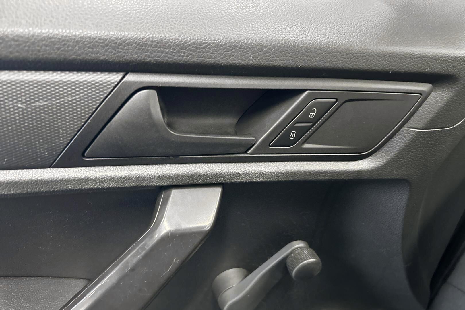 Volkswagen Caddy iso kuva 22