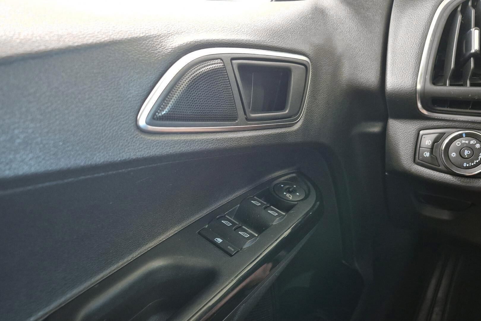 Ford B-Max iso kuva 19