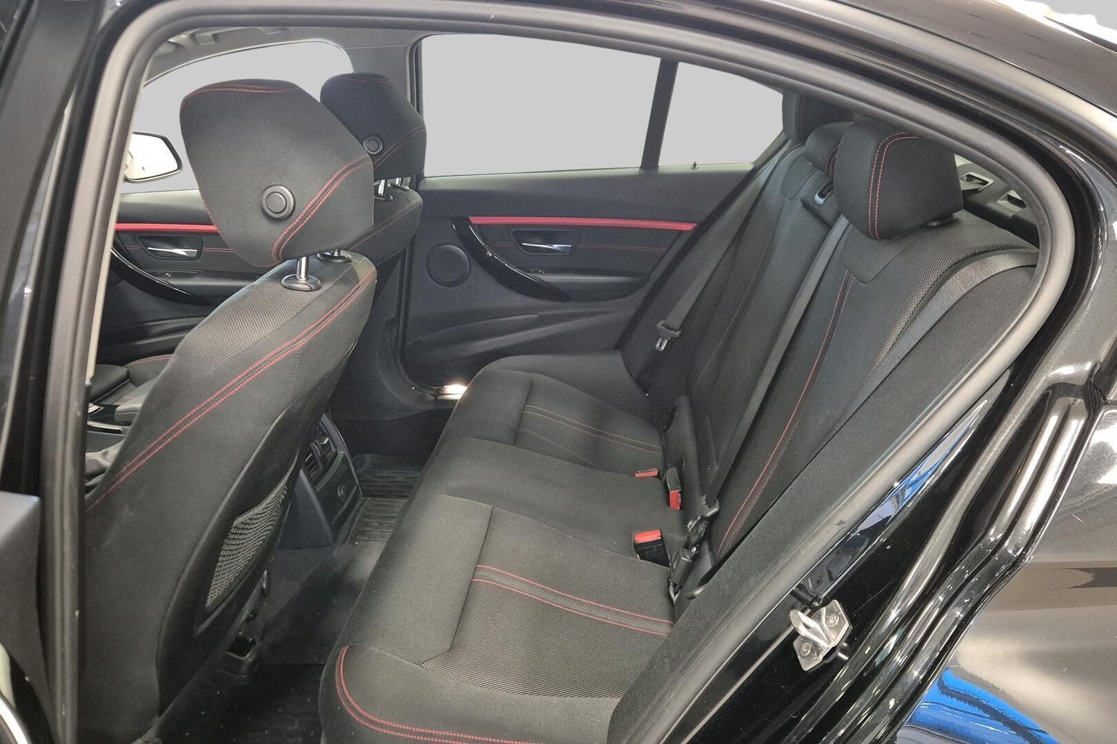 BMW 3-sarja iso kuva 4