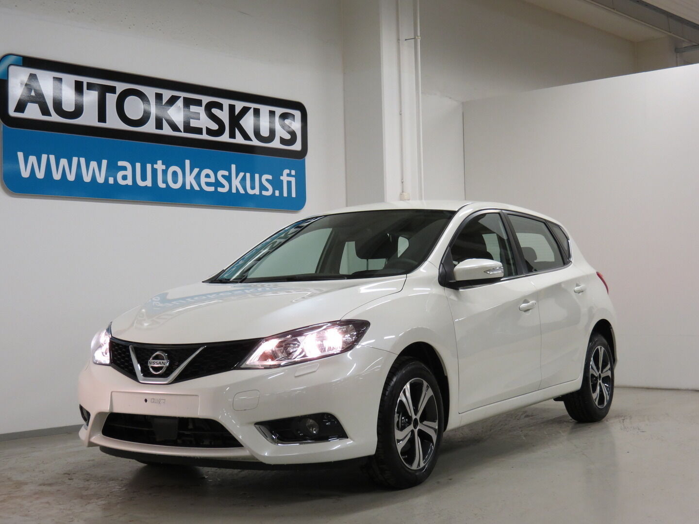 Nissan Pulsar iso kuva 1