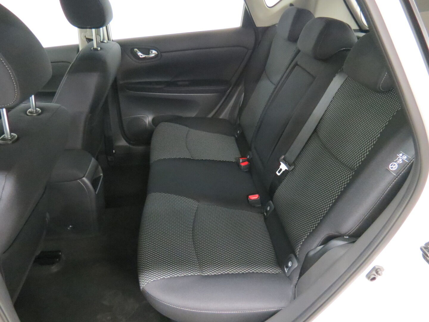 Nissan Pulsar iso kuva 10