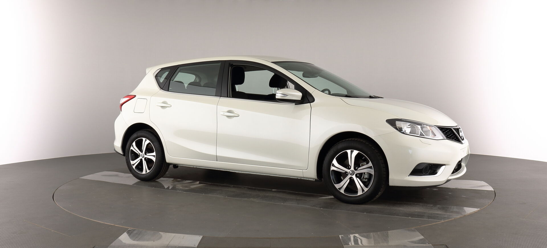 Nissan Pulsar iso kuva 13