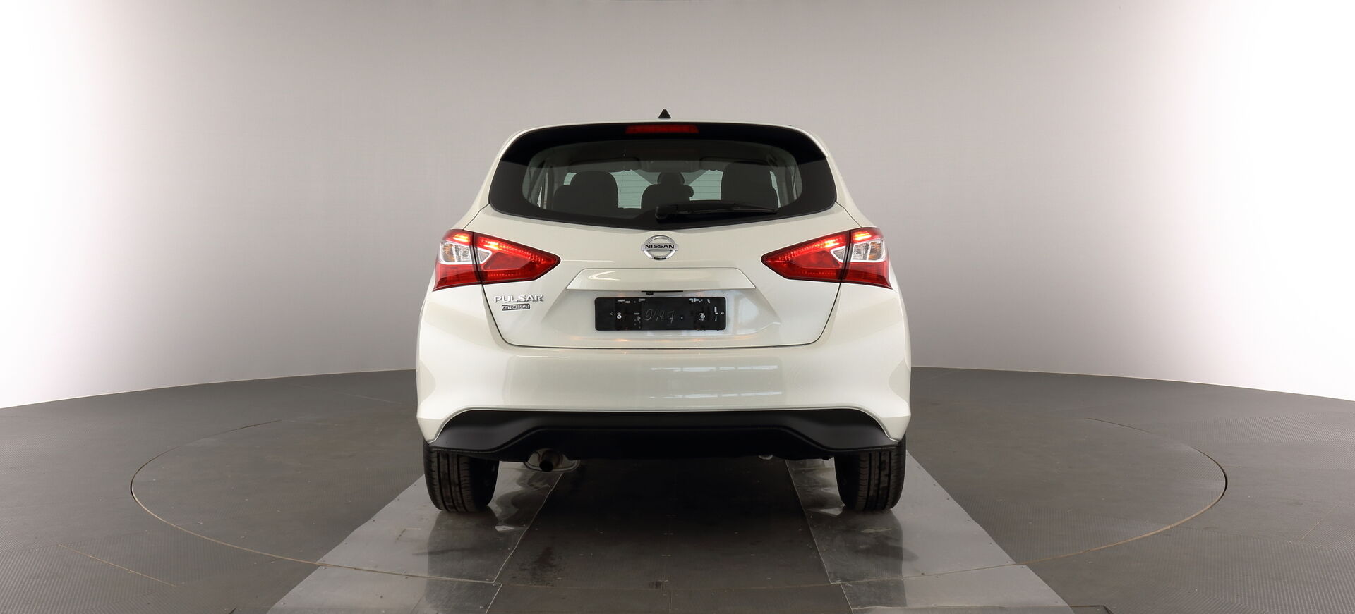 Nissan Pulsar iso kuva 17