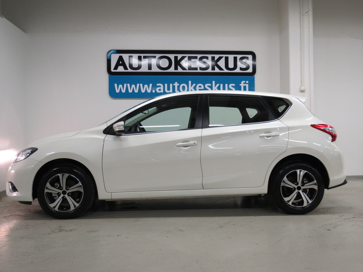 Nissan Pulsar iso kuva 2
