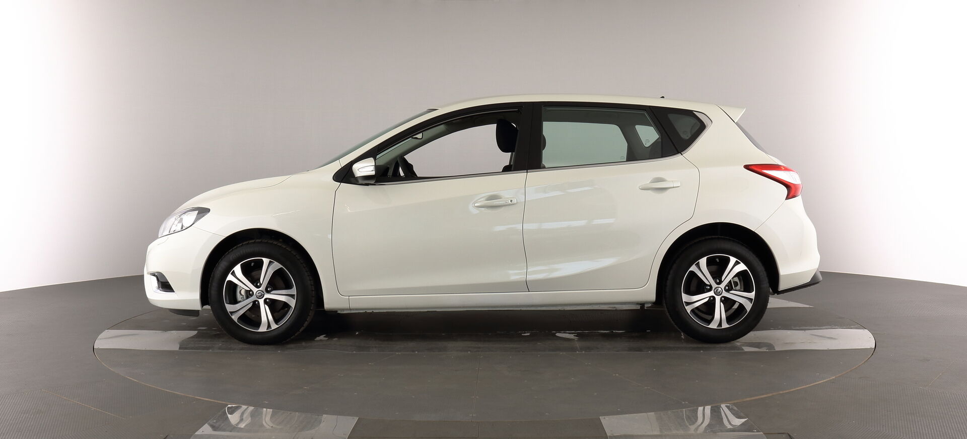 Nissan Pulsar iso kuva 20
