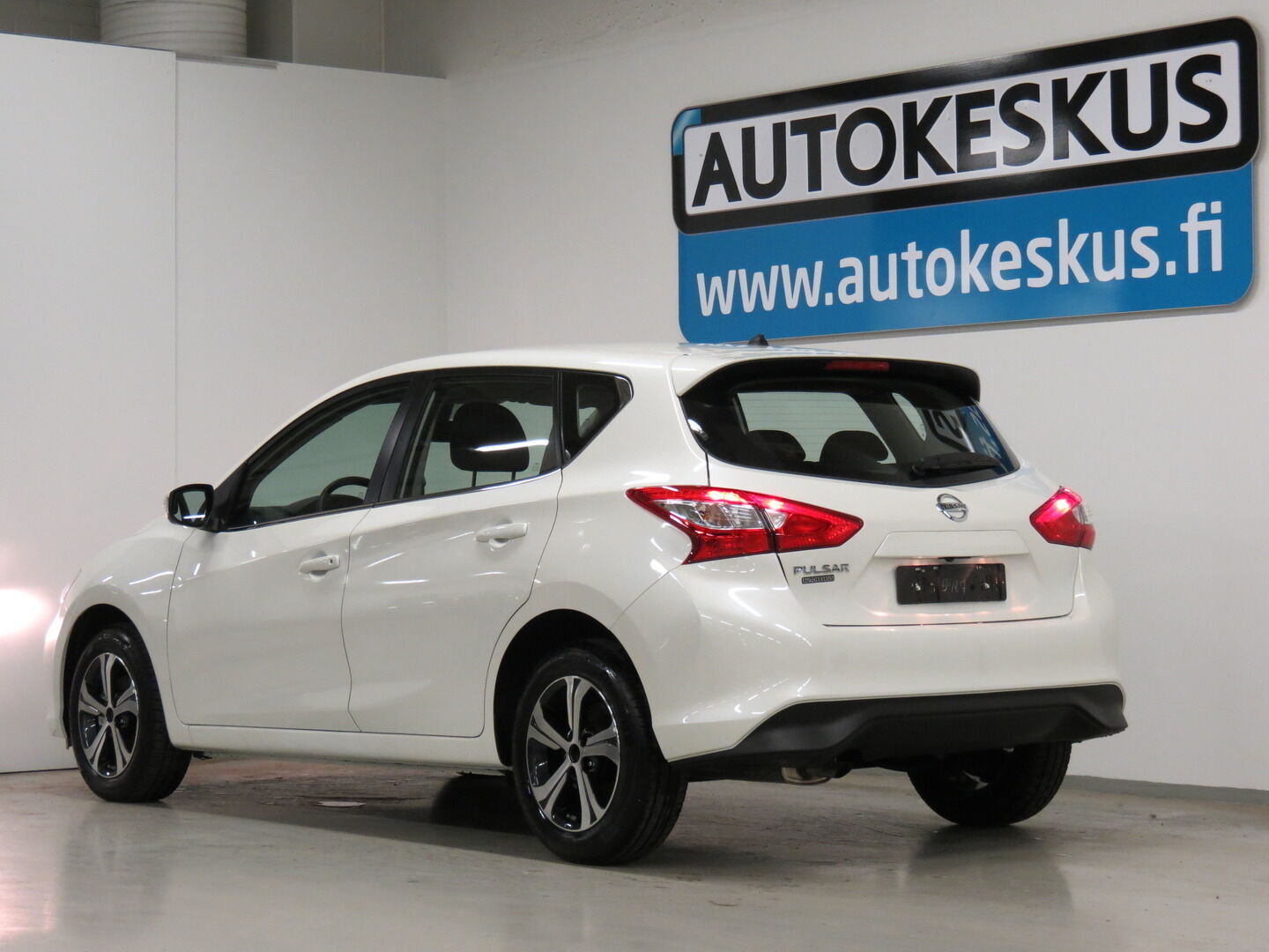 Nissan Pulsar iso kuva 3