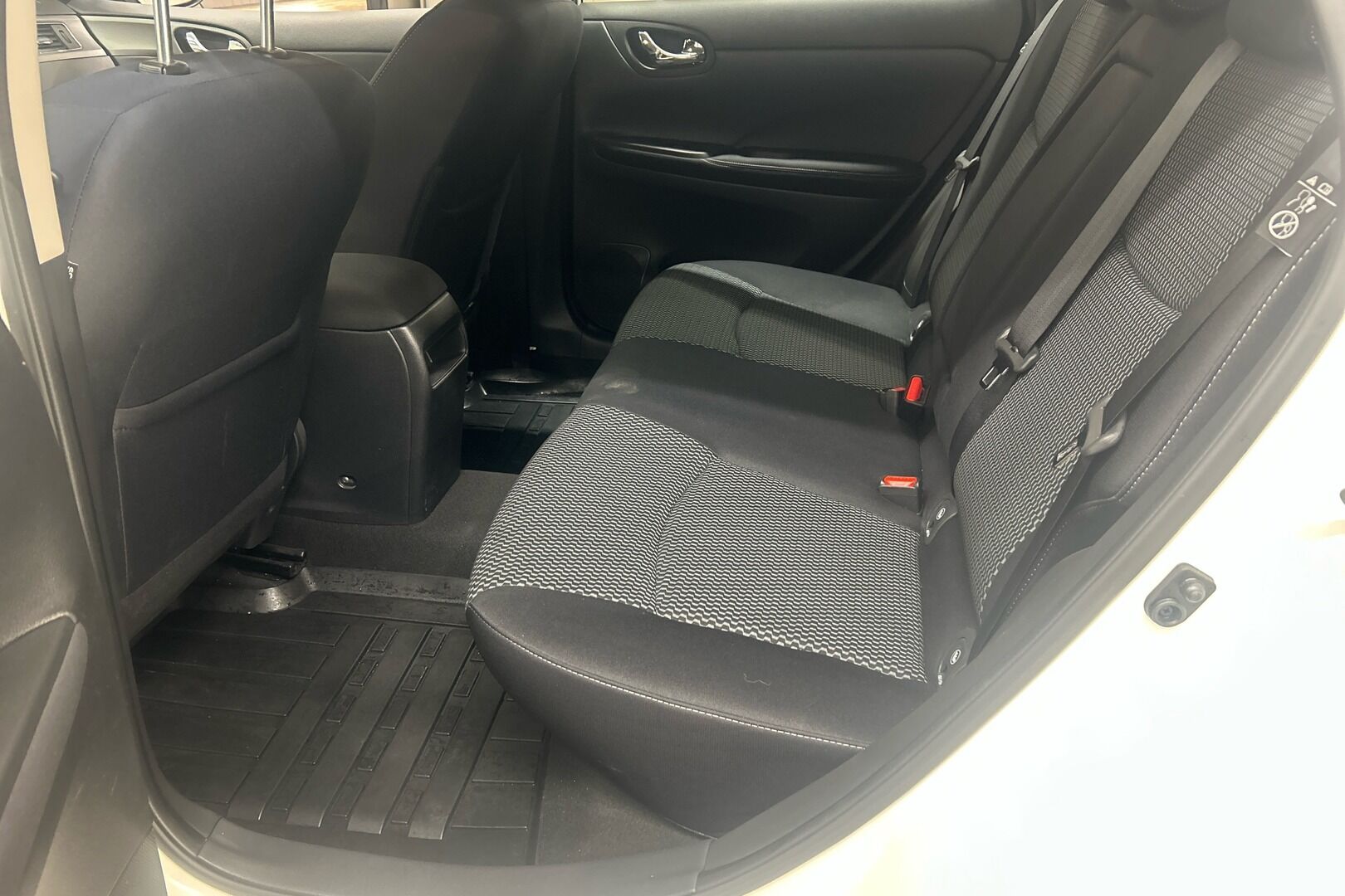 Nissan Pulsar iso kuva 30