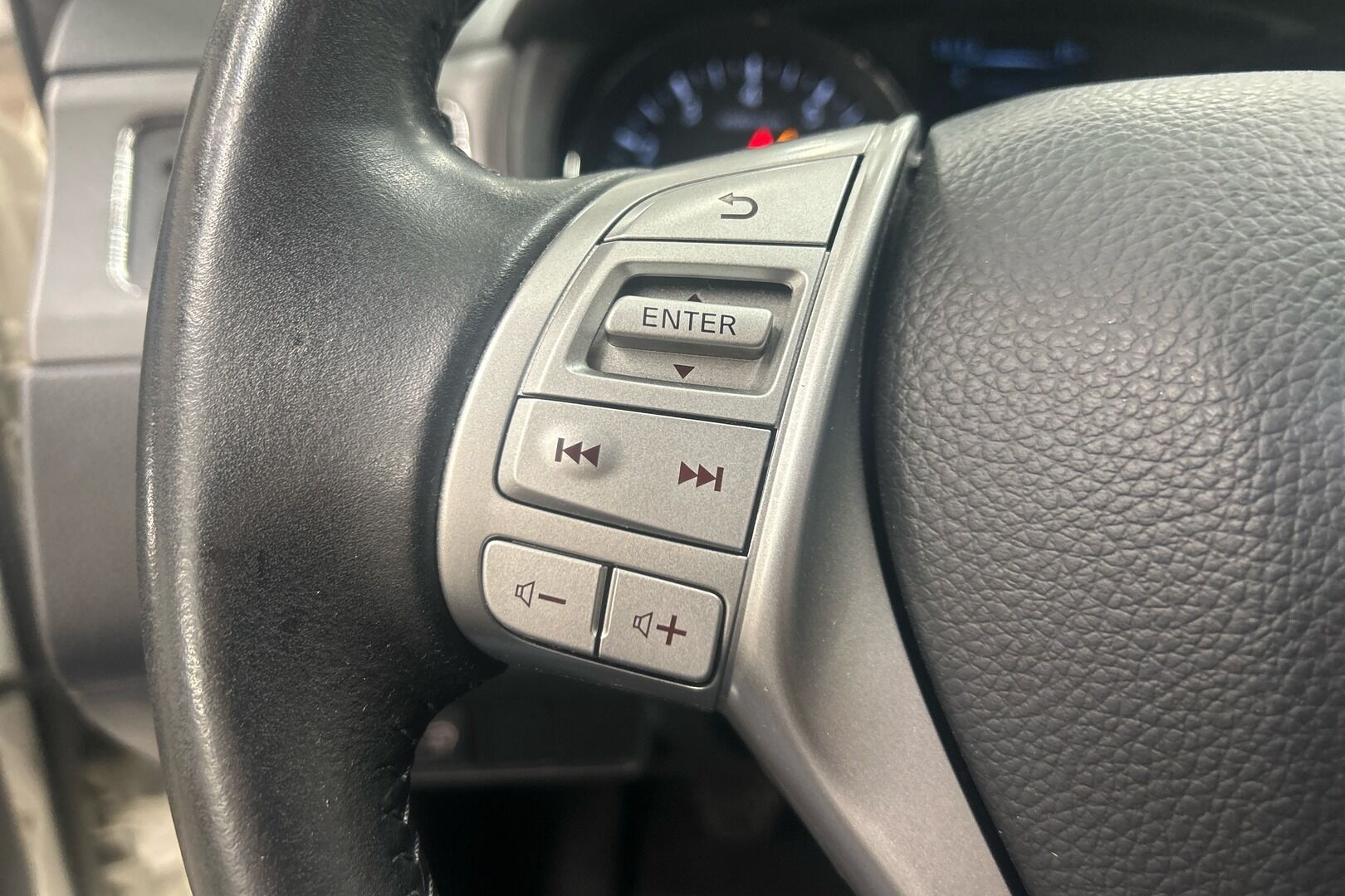 Nissan Pulsar iso kuva 35