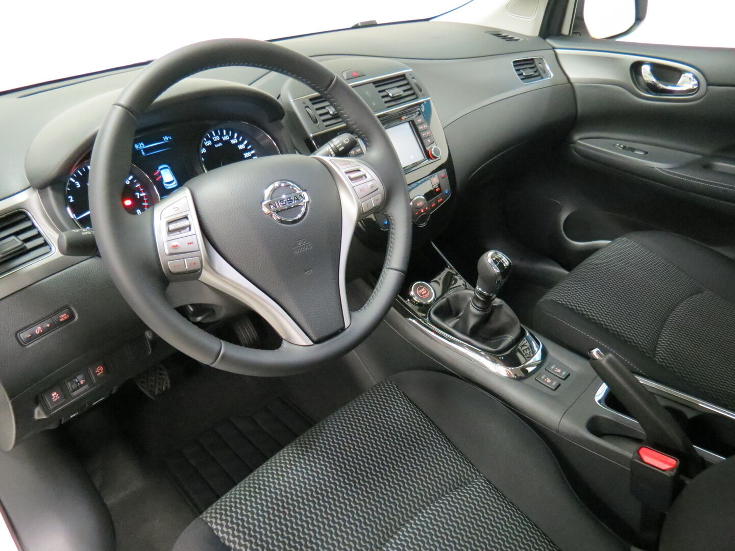 Nissan Pulsar iso kuva 7