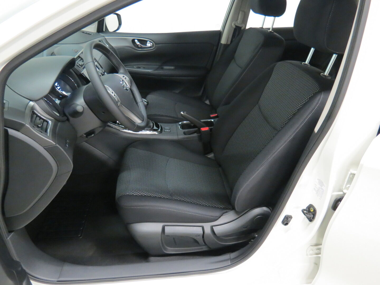 Nissan Pulsar iso kuva 9