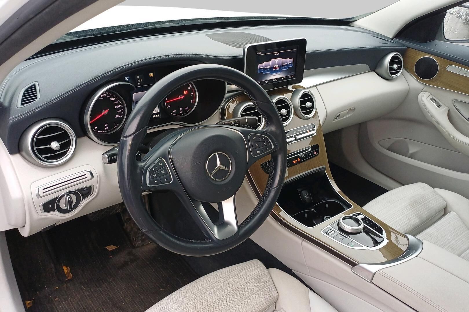 Mercedes-Benz C iso kuva 2