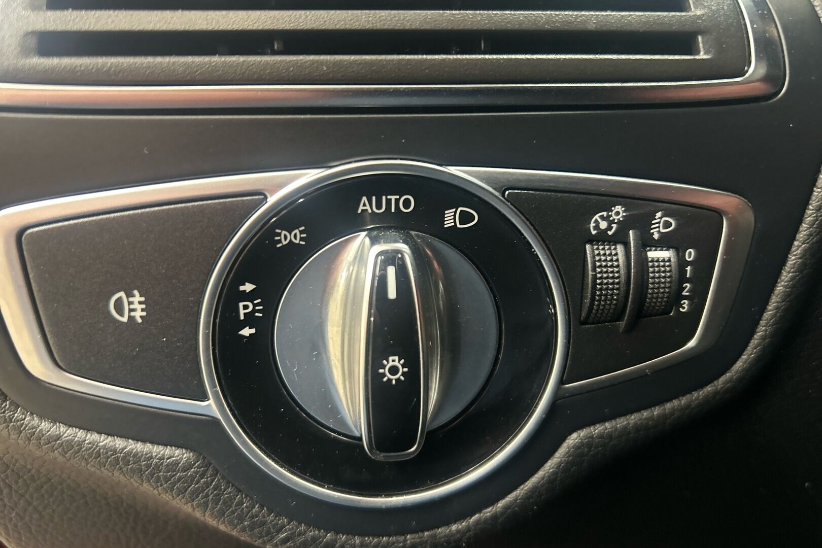 Mercedes-Benz GLC iso kuva 12