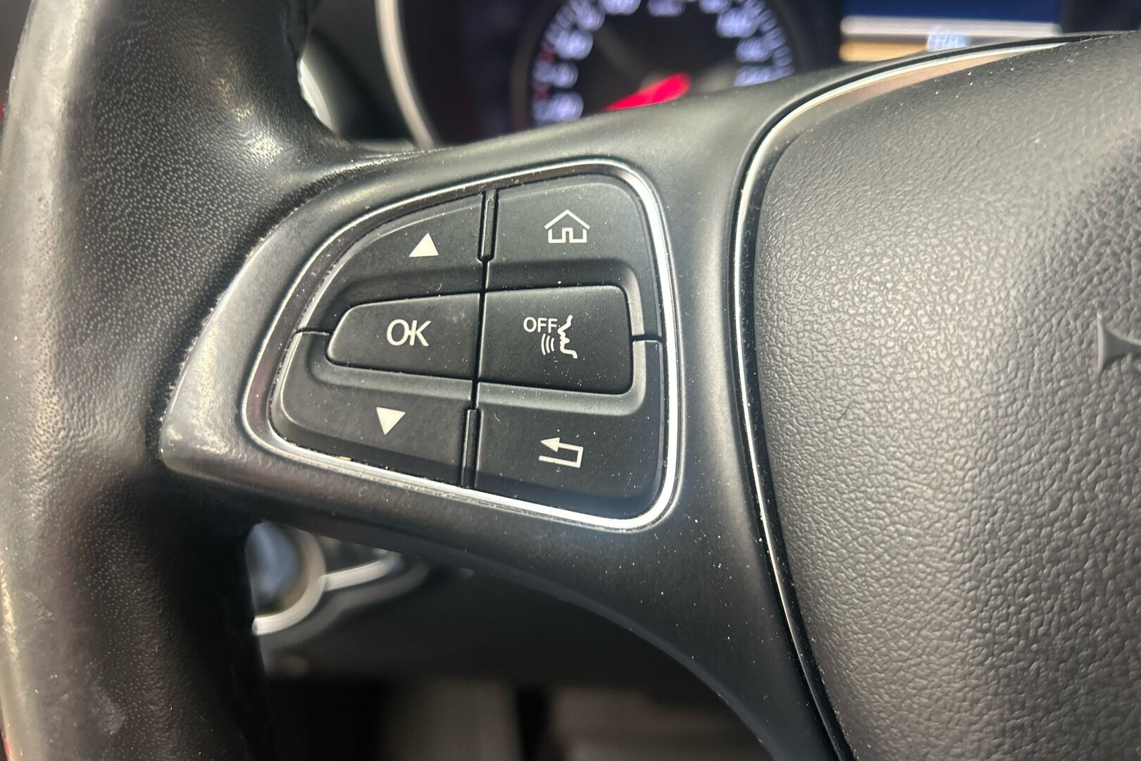 Mercedes-Benz GLC iso kuva 13
