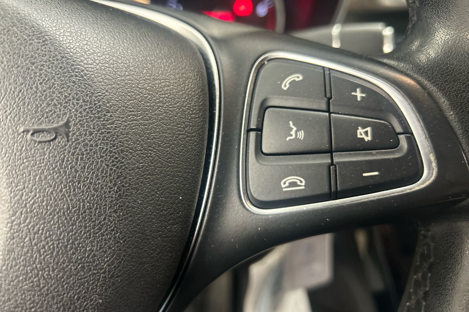 Mercedes-Benz GLC iso kuva 14