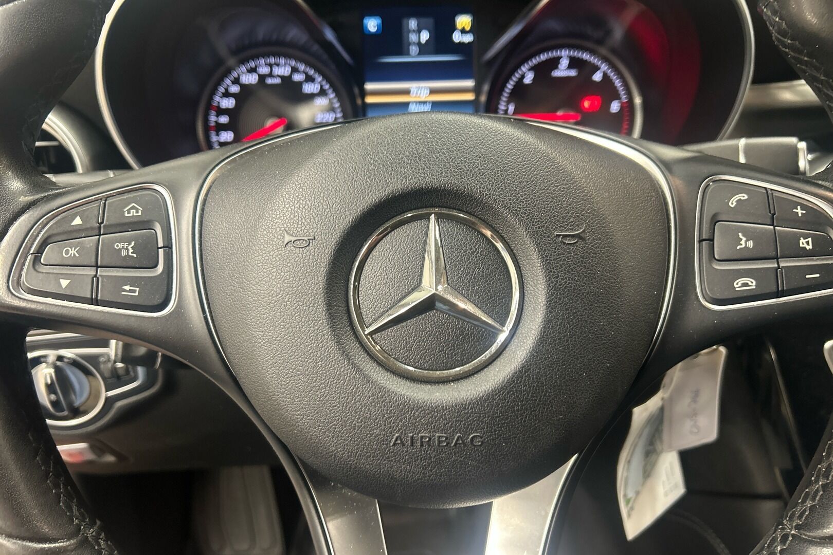 Mercedes-Benz GLC iso kuva 16