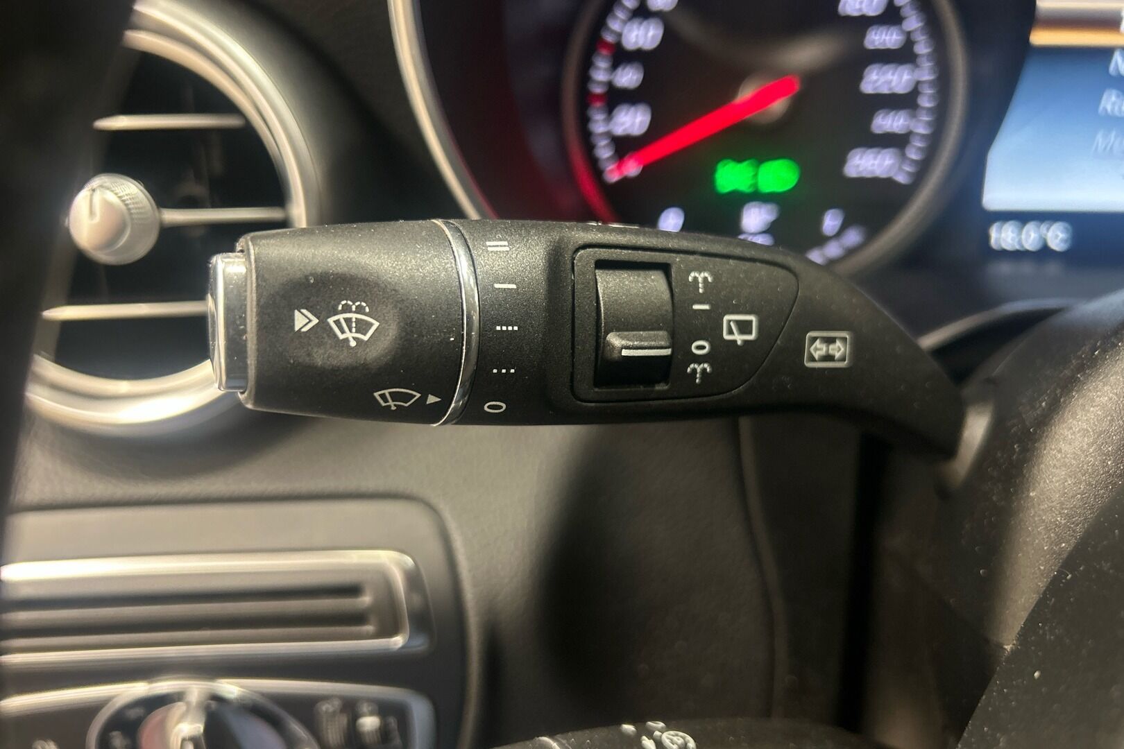 Mercedes-Benz GLC iso kuva 17