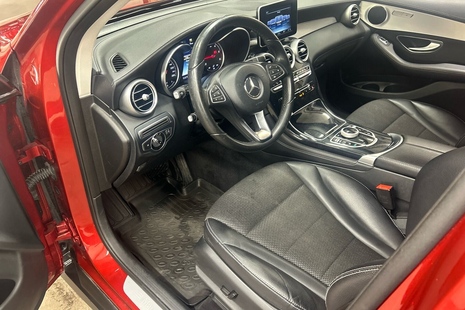 Mercedes-Benz GLC iso kuva 6