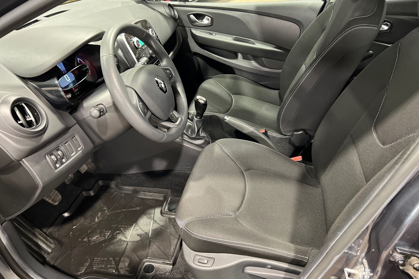 Renault Clio iso kuva 7